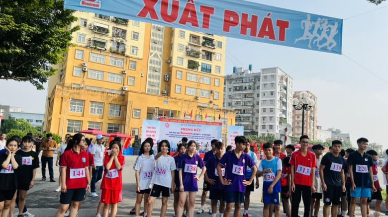 Trường THPT Mai Hắc Đế đạt giải cao cuộc thi chung kết Giải chạy Báo Hà Nội mới 2022 quận Hoàng Mai
